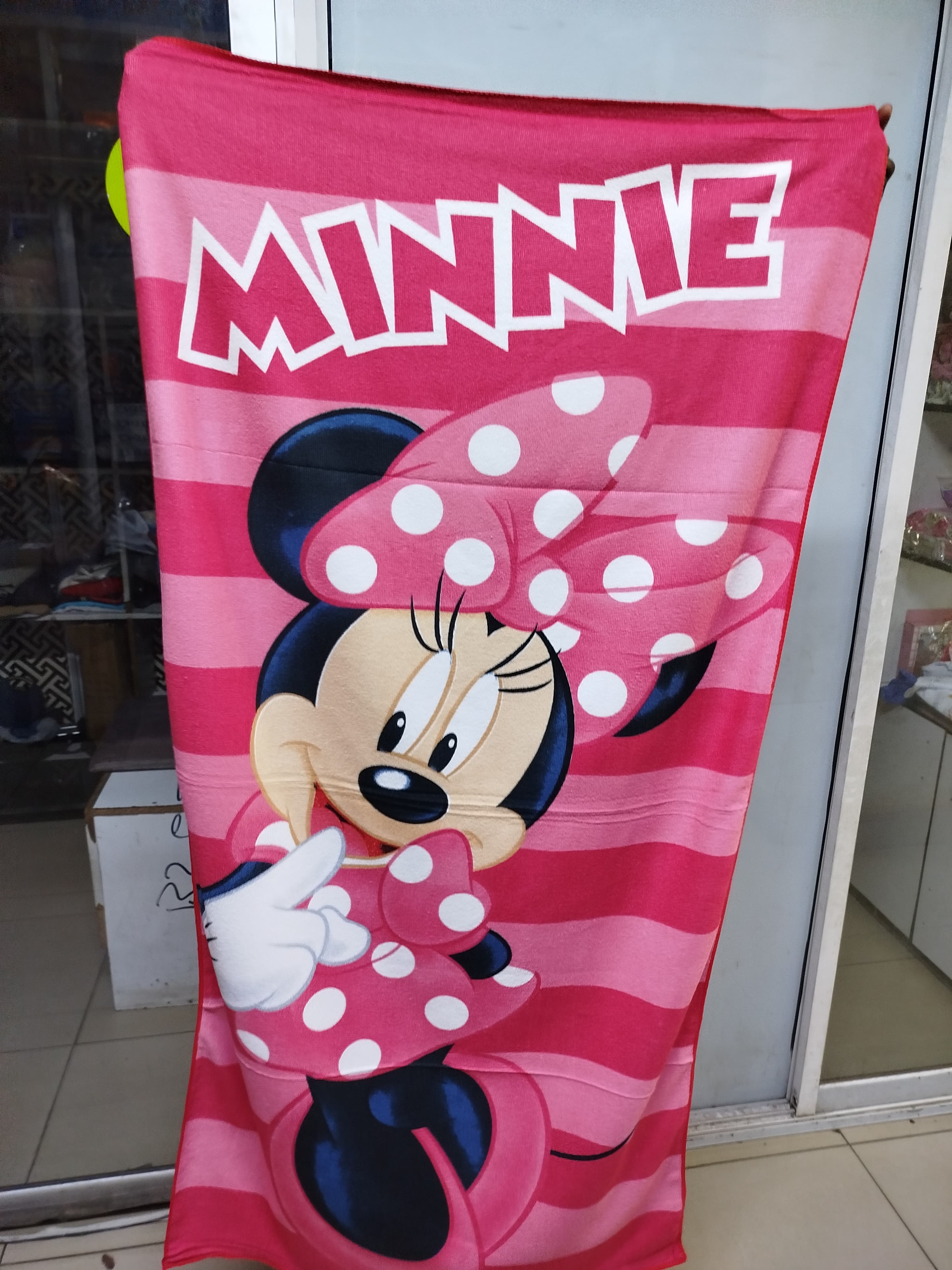 Fashion Cartoon themed kids towel.Dimensions: 70 x140cm
Material: 100% Cotton
High absorbency
Soft feel
Ease of care.absorbent, fluffy bath towel after a warm shower! Made of 100% cotton fabric, this