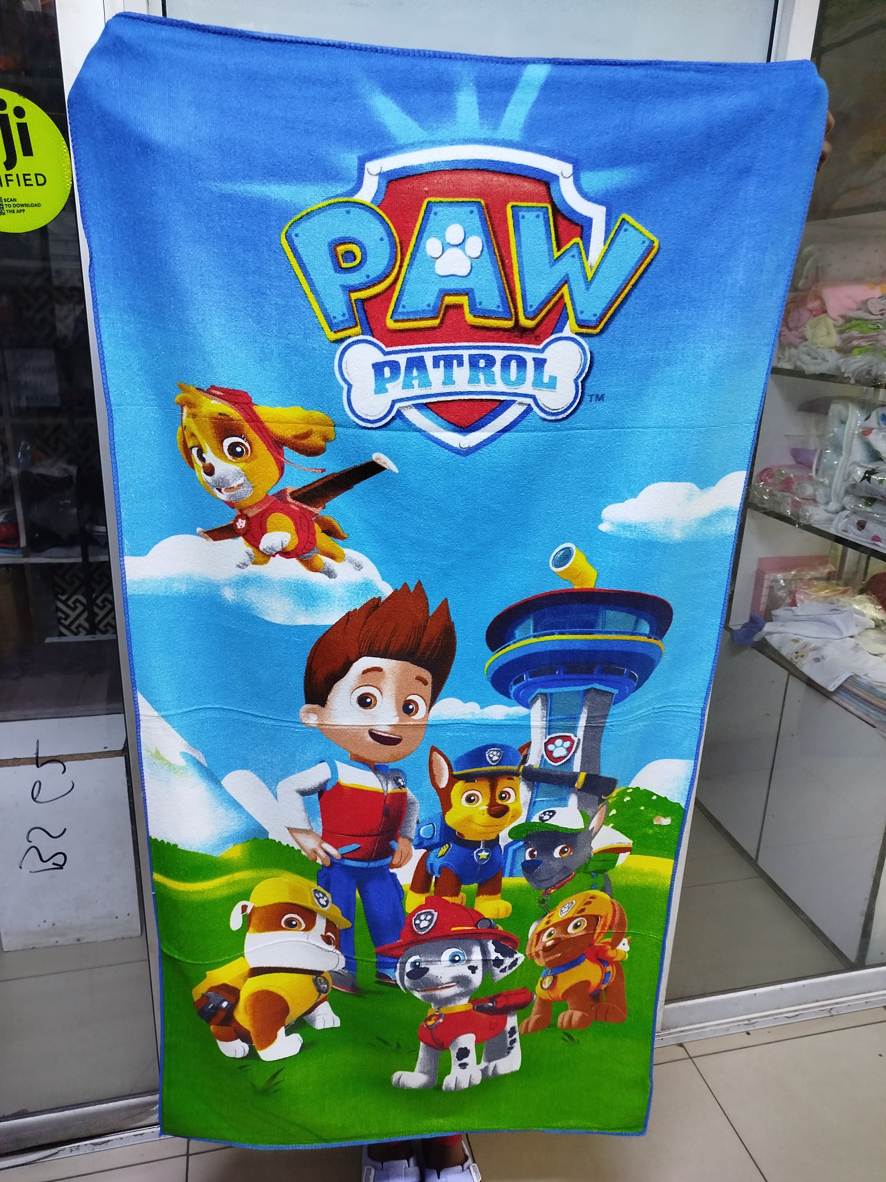 Fashion Cartoon themed kids towel.Dimensions: 70 x140cm
Material: 100% Cotton
High absorbency
Soft feel
Ease of care.absorbent, fluffy bath towel after a warm shower! Made of 100% cotton fabric, this