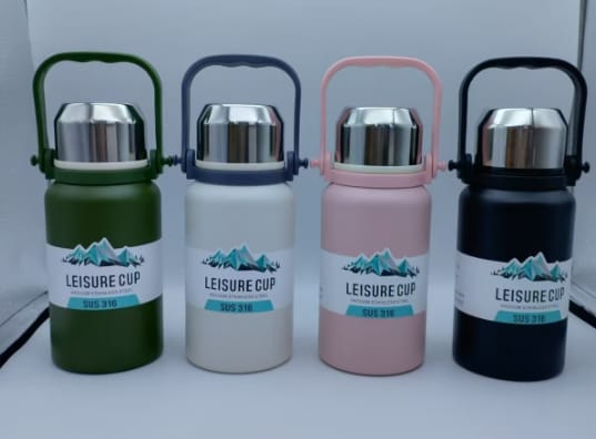 🦋Non Breakable 1300ML Flask Gift Set🎉Insulation safety range--Withstand the repaid temperature change of the water from the -5 to 150 degree.
No chemical leaching or metallic taste--Made of high bor