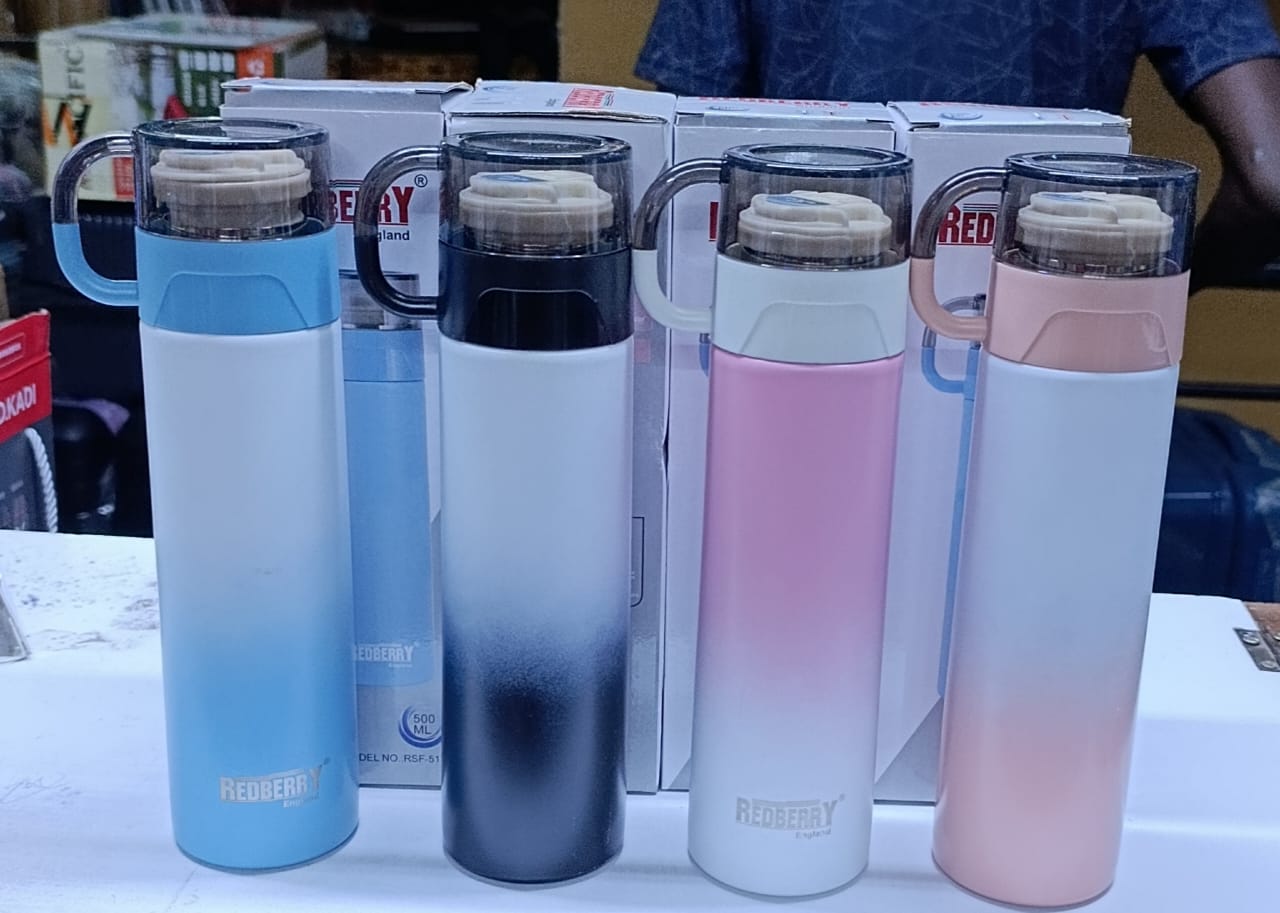 NEW INN😶‍🌫️500ML Redberry Stainless Steel Vaccum Flask Bottle Can Act As Water, Milk Or Coffee Flask Keep Hot Or Cold Bottle🎇high-quality flask that's portable but still large enough for the thirst