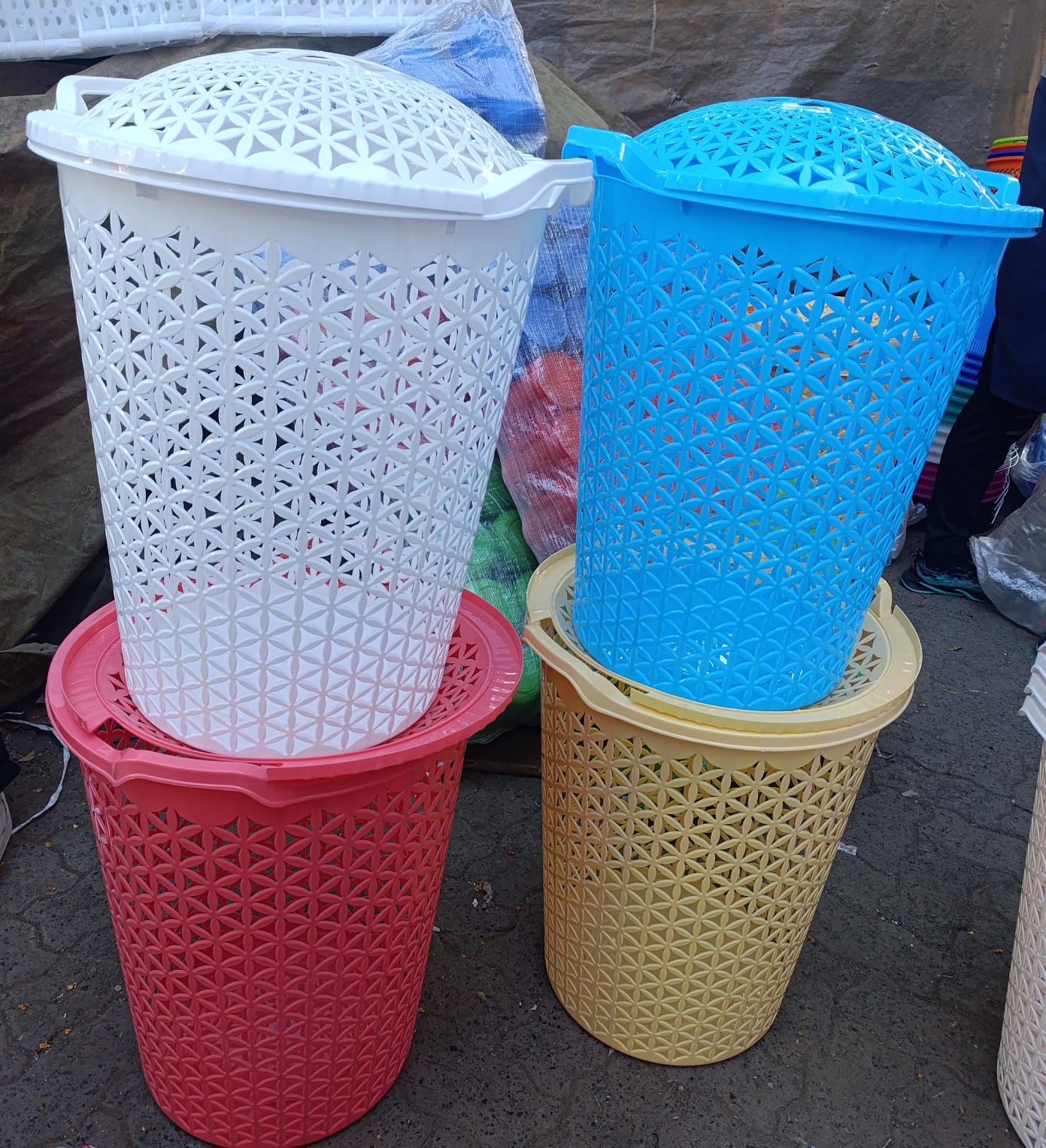 1pc Laundry Basket spacious design and comfortable grip handles, it allows you to easily carry clothes to and from the laundry area.🦋Made from strong, high-quality plastic, it is lightweight yet dura