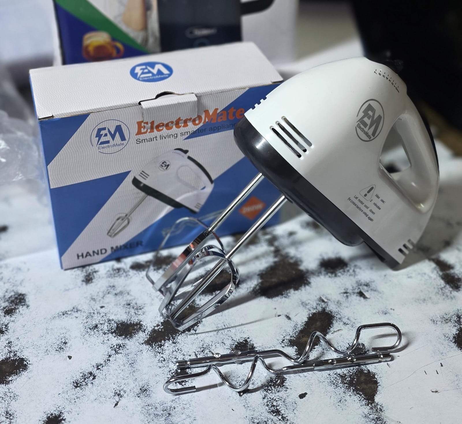 ☀️ElectroMate 2 IN1 ELECTRIC HANDMIXER FOR BAKING CAKE🎉Featuring detachable beaters and an ergonomic handle, whip up easily endless batches of sinful confectioneries and watch that special someone's