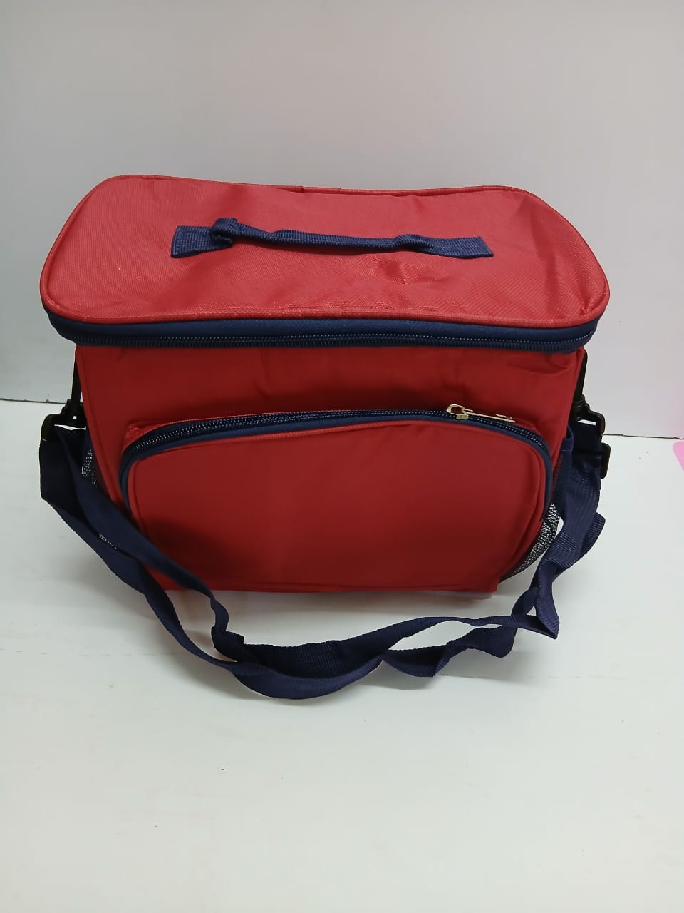 🎉▶️Thermo insulated lunch bag🎇100% brand new and high quality

 

*Portable heat preservation bags, waterproof coat, antifouling bladder.

*With tin foil inside, can use as both insulated and cooler