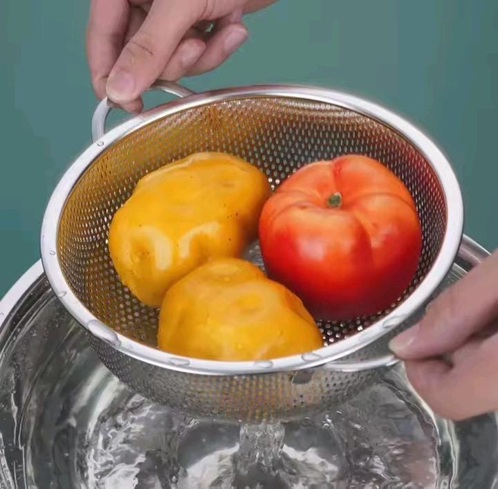 ☀️
☑️fruit//Vegetable Kitchen Washing Bowl// Mesh Metal Storage//Stainless Steel Drain Drainer Rice Sink Mixing☀️Durable stainless steel material With adrainage hole around the basin, the water can be