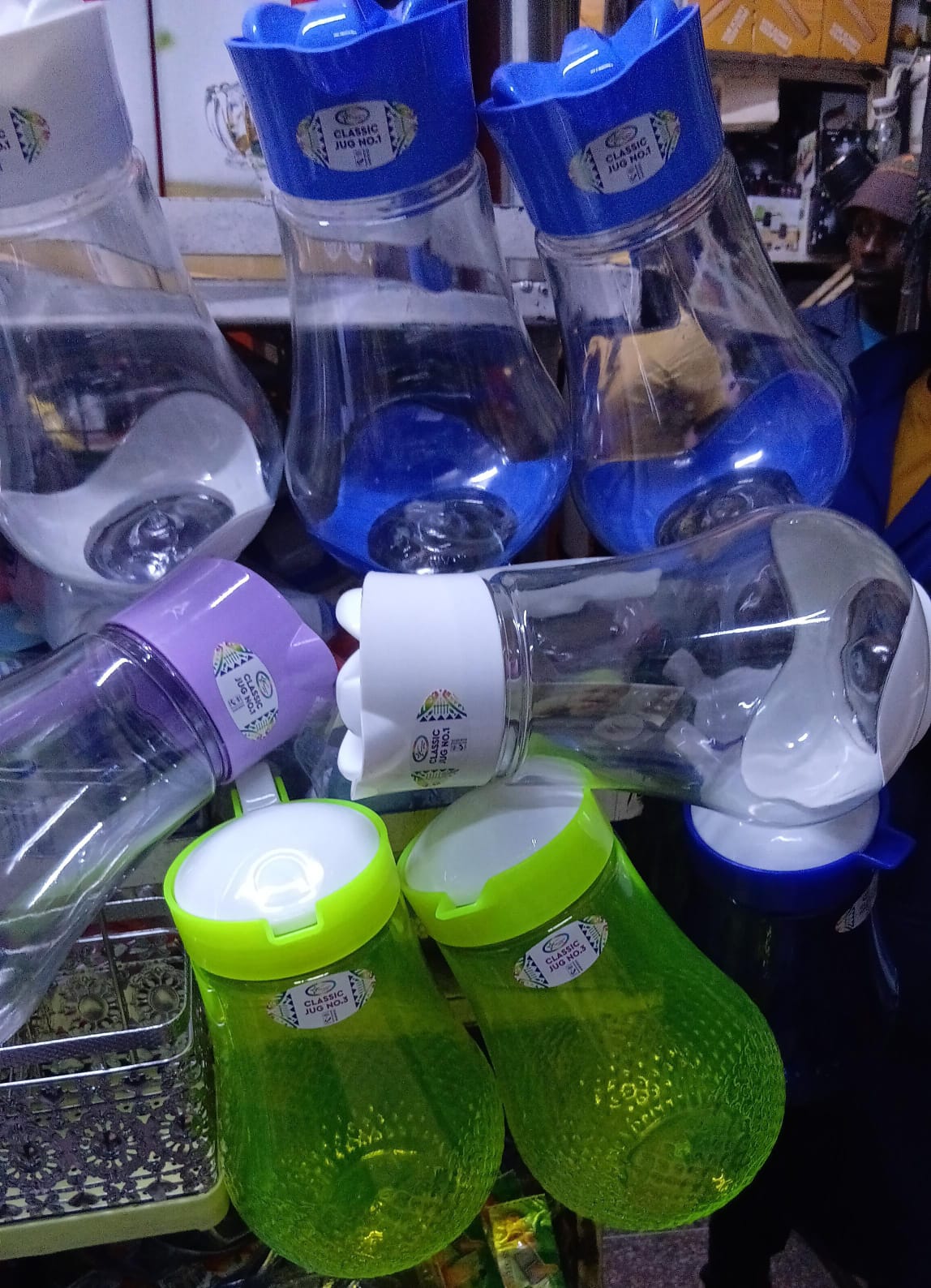 ☀️1.7 litres heavy duty acrylic like plastic water jug🎉features the luxurious feeling that’s set to turn heads, add beauty to your bar/ kitchen top and make the perfect Christmas, Birthday, anniversa