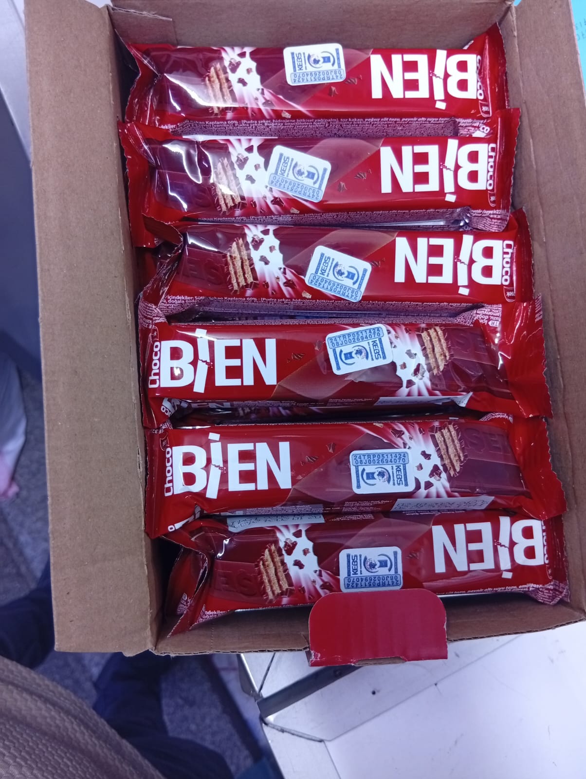 24 PCS OF BIEN BLACK READY CHOCOLATE - With a rich, intense cocoa flavor and  a smooth, melting texture ,Comes down with amazing ingredients and perfect balance.