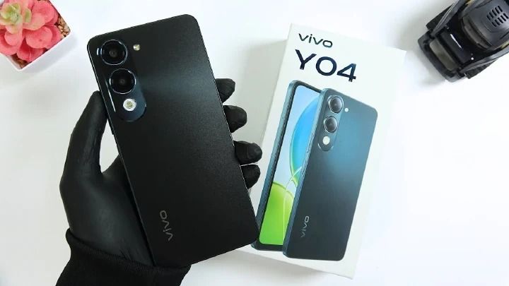 [NEW ARRIVALS]VIVO Y04 6.74'' 128GB R0M+ 4GB RAM 5500mAhBattery capacity Dual Sim 13MP Main Camera 5MP Selfie Camera 90HZ IPS LCD Android14 12 months warrantIP64 Dust/Water-Resistant phone