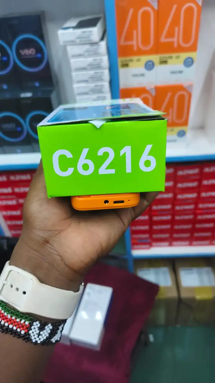 [NEW ARRIALS!!]Calus C6216 phone 1.77" screen 25BI Battery wireless FM Torch light Triple sim card TYPE C bright torch CALUS smart live featured phone
