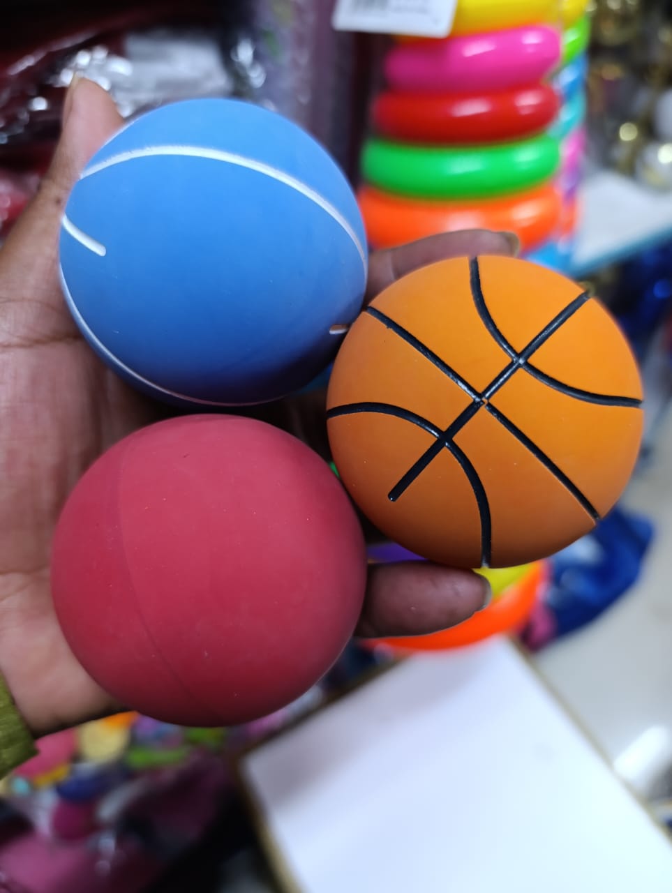3 PCS MINI BASKETBALL SET - The ball is offered at a reasonable price
It's durable and practical top Sales Item, New and of high quality, the material used is antiwear,Durable and easy to use.