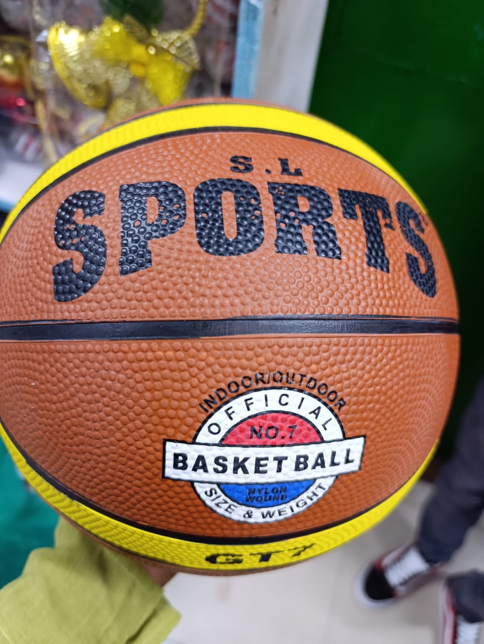 High Quality Big Basketball Ball Official Size 7 - Durable rubber cover material and nylon winding, Wide channels for easy handling, Butyl bladder for air retention, Fully embossed logos .