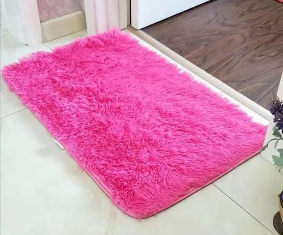 40 * 60 CM HIGH QUALITY FLUFFY DOOR MAT - Crafted from high-quality materials, this doormat features a plush, fluffy texture that feels soft underfoot, making every step a cozy experience.