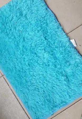 40 * 60 CM HIGH QUALITY FLUFFY DOOR MAT - Crafted from high-quality materials, this doormat features a plush, fluffy texture that feels soft underfoot, making every step a cozy experience.