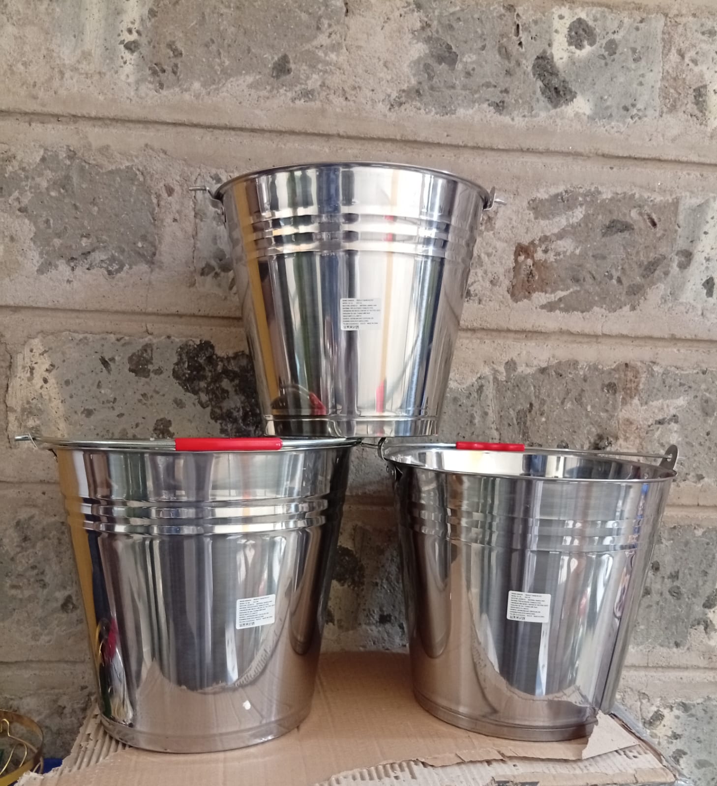 AUSTHENTIC STAINLESS STEEL BUCKET - Crafted from high-quality stainless steel, this bucket is designed for durability and practicality. It's the perfect companion for various tasks .