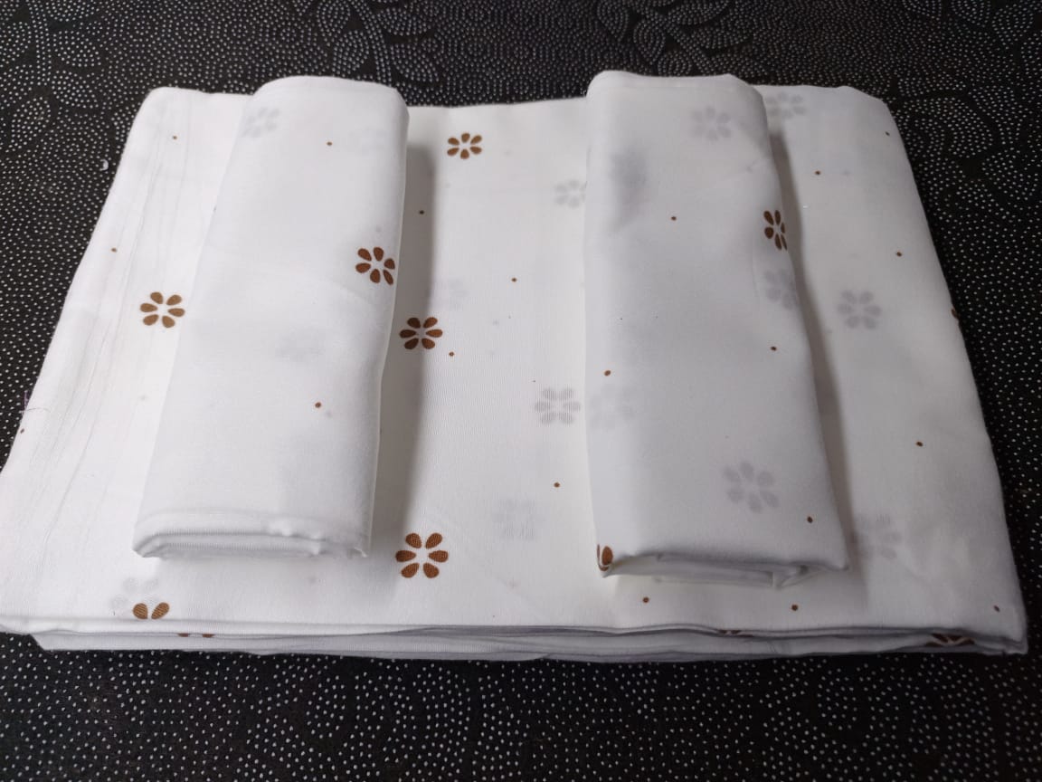 6 PCS 5*6 COTTON DUVET COVER SET (1 Pc duvet cover, 1 pc fitted bedsheet , 4 PCs pillow cases ) Easy to wash, Does not shrink, Comfortable to skin .