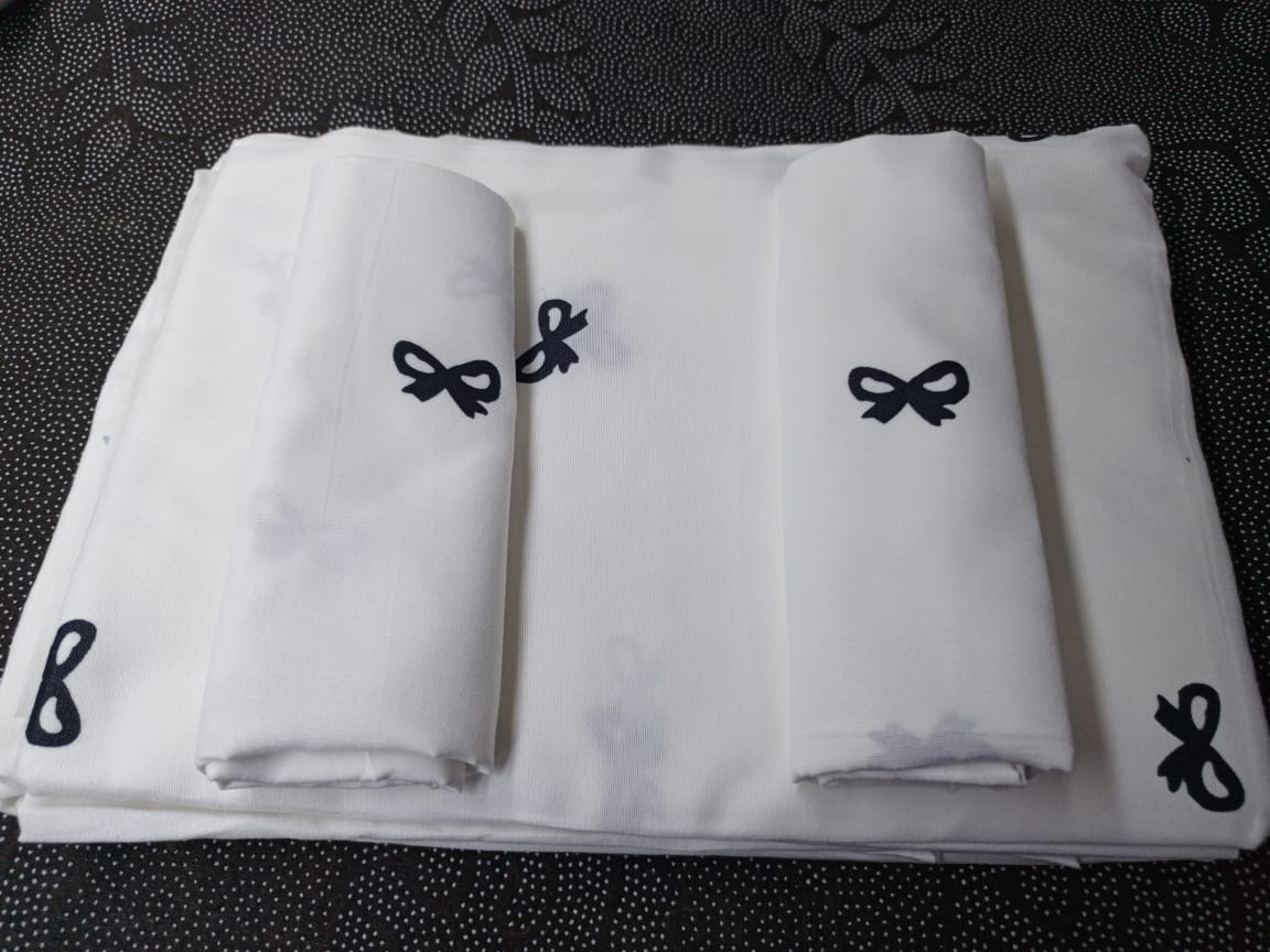 6 PCS 5*6 COTTON DUVET COVER SET (1 Pc duvet cover, 1 pc fitted bedsheet , 4 PCs pillow cases ) Easy to wash, Does not shrink, Comfortable to skin .