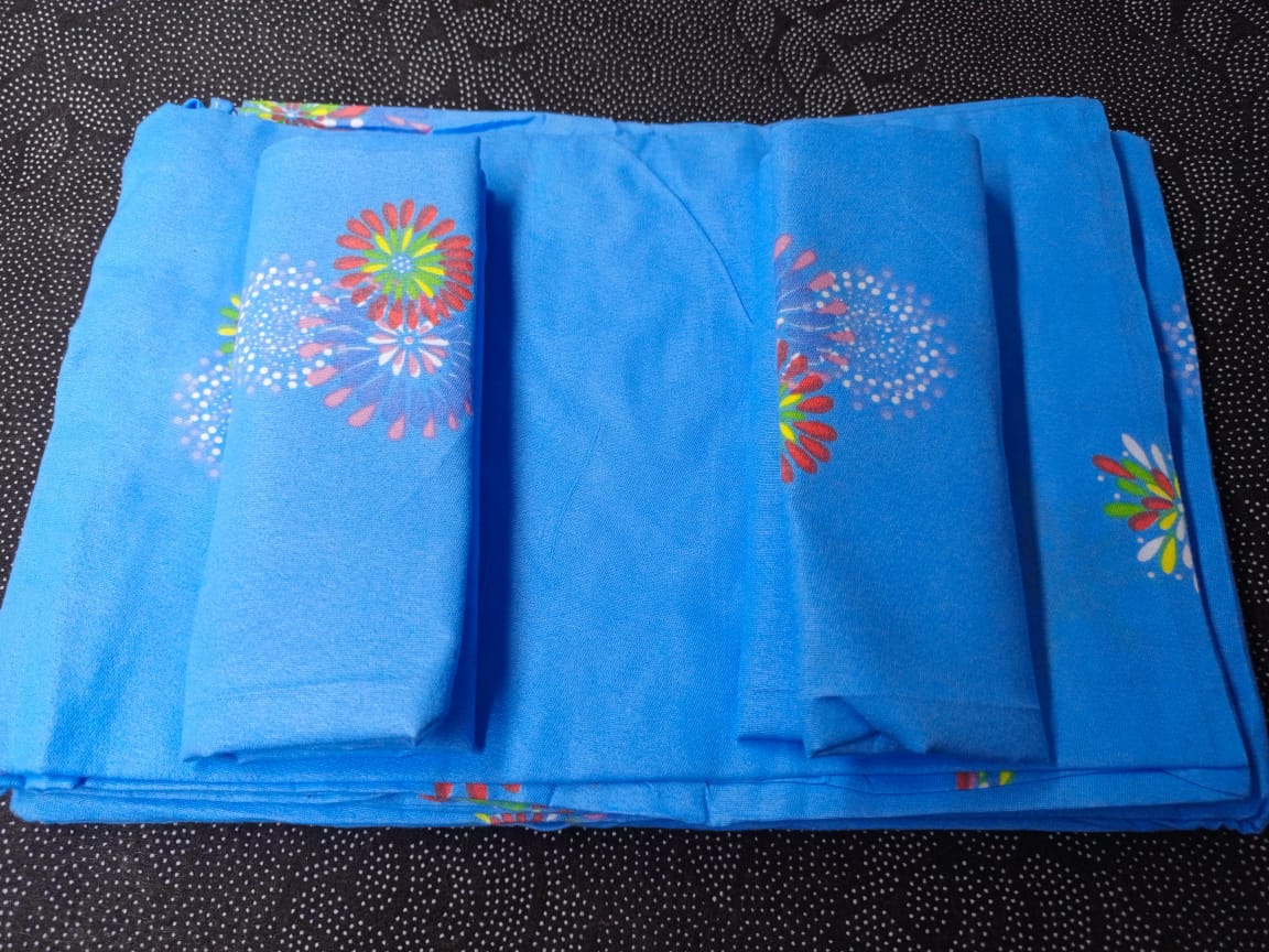 6 PCS 5*6 COTTON DUVET COVER SET (1 Pc duvet cover, 1 pc fitted bedsheet , 4 PCs pillow cases ) Easy to wash, Does not shrink, Comfortable to skin .