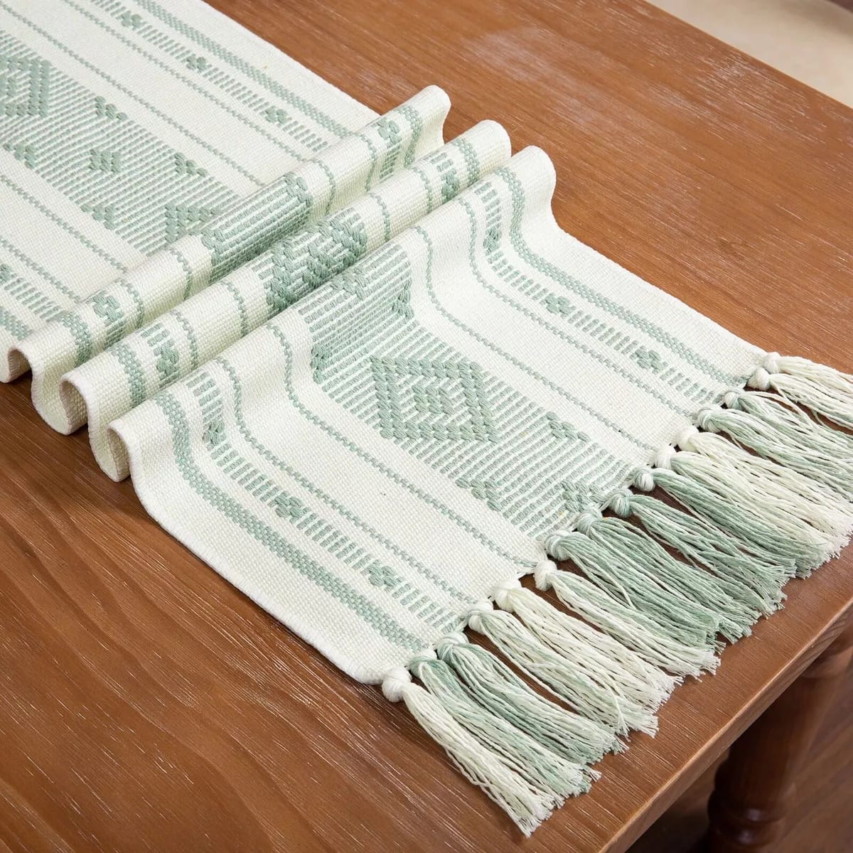 40 * 180 CM HIGH QUALITY TABLE RUNNERS - Made of cotton and polyester fiber, the table runner has a  woven design that gives a natural look to your dining table and keeps dishes and plates from slidin