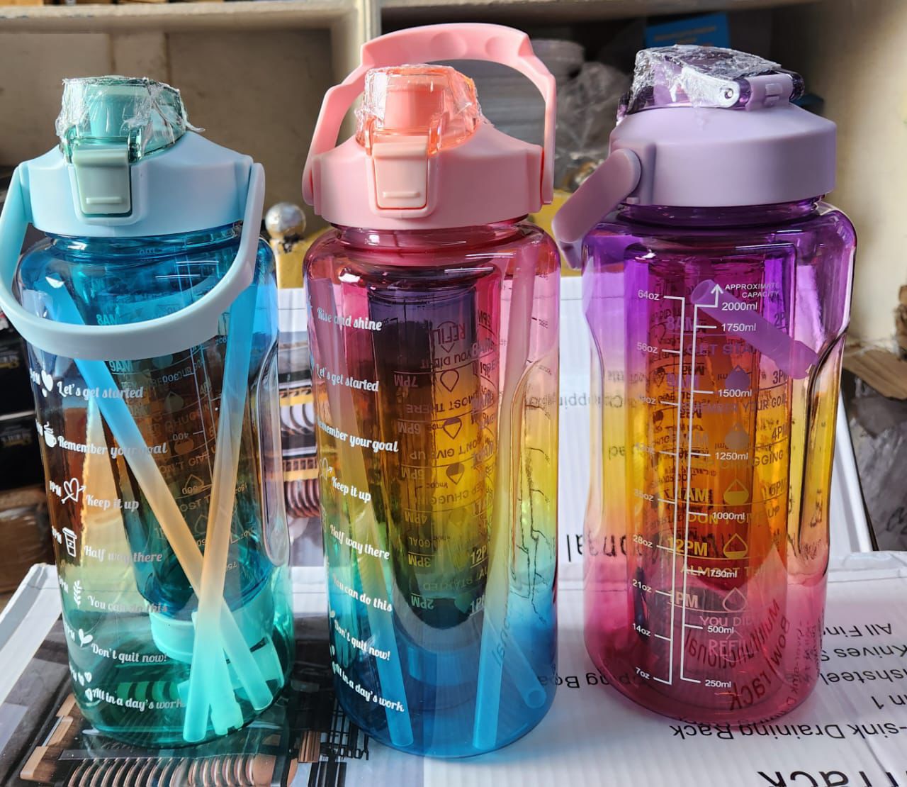 3 IN 1 COLOURFUL MOTIVATIONAL WATER BOTTLE WITH STRAW - 3 piece set of super capacity, press the spring cover and open the cover with one button, convenient and fast.