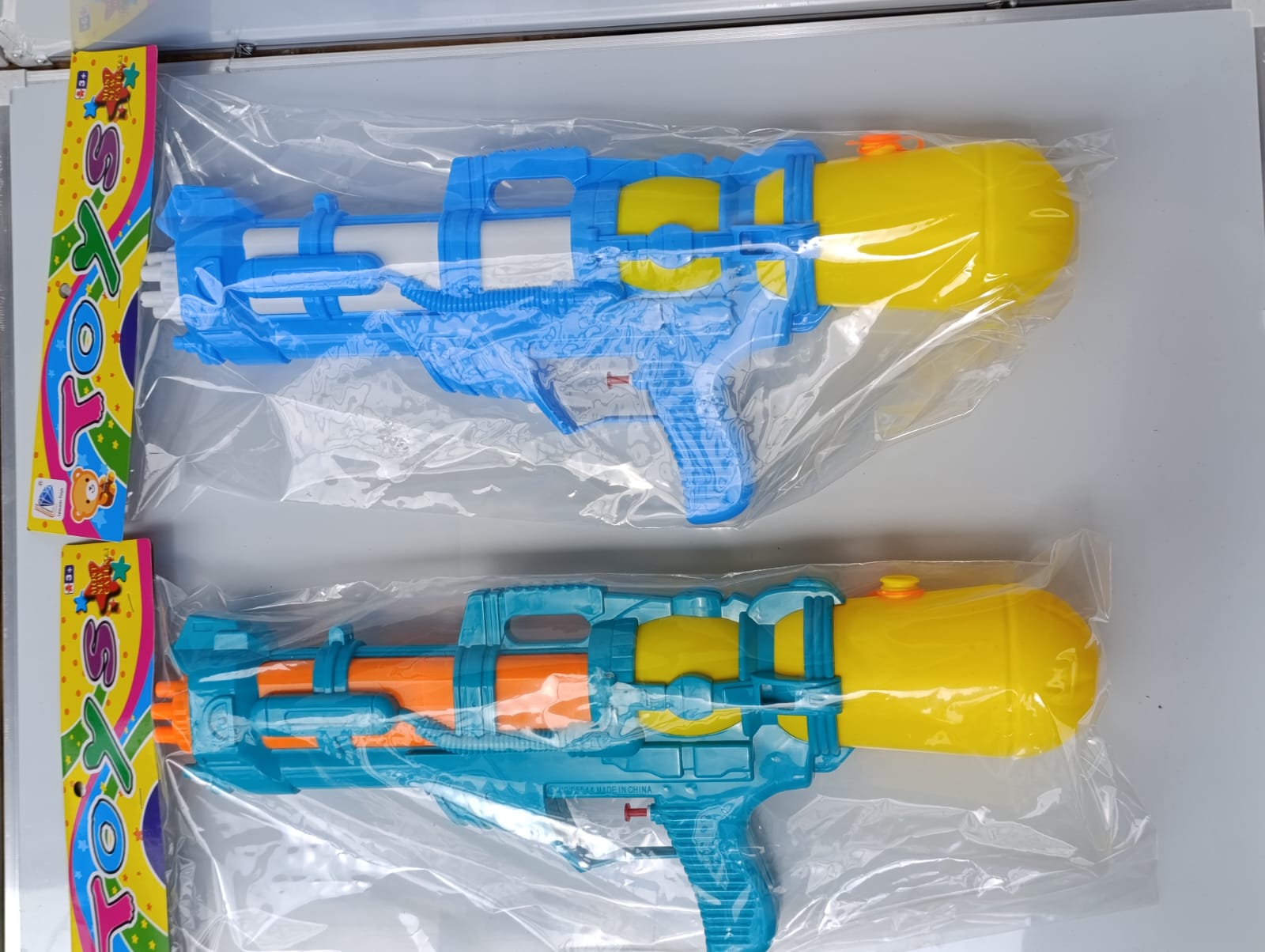 KIDS PLAY TOY WATER GUN. Super Big Water Gun – 55cm Long Durable Splash Blaster, Made from durable, hard material for long-lasting use, Easy to pump and shoot for real water battles.