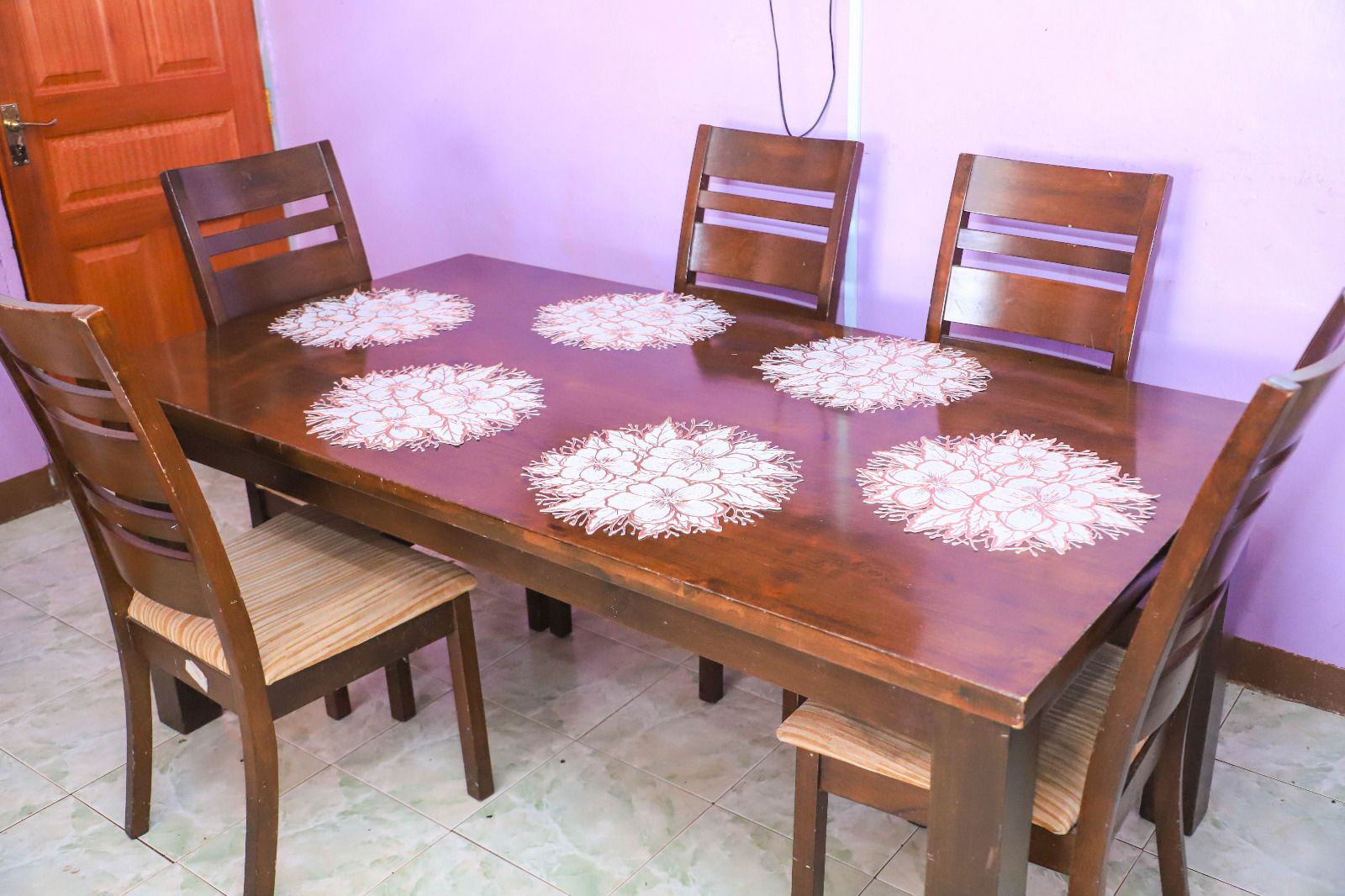 6 PCS SET OF ROUND WATER PROOF NORDIC TABLE MATS - Protects your table from spills and stains, making cleanup a breeze, Withstands high temperatures, keeping your dining table safe from