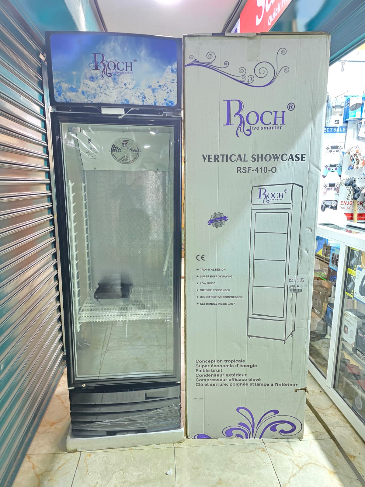 329 LITRES ROCH  RSF-410-O  SHOWCASE FRIDGE CHILLER - Ultra Durable Compressor, Lock and Key, Inside Light, Sturdy Shelves, Wheels for easy movement, Single Glass Door .