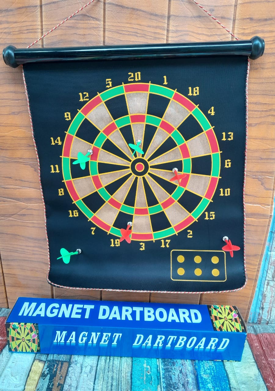 FOLDABLE MAGNETIC DART GAME - Exciting addition to your games collection, A screen-free activity for your family and friends, Easy to set up.