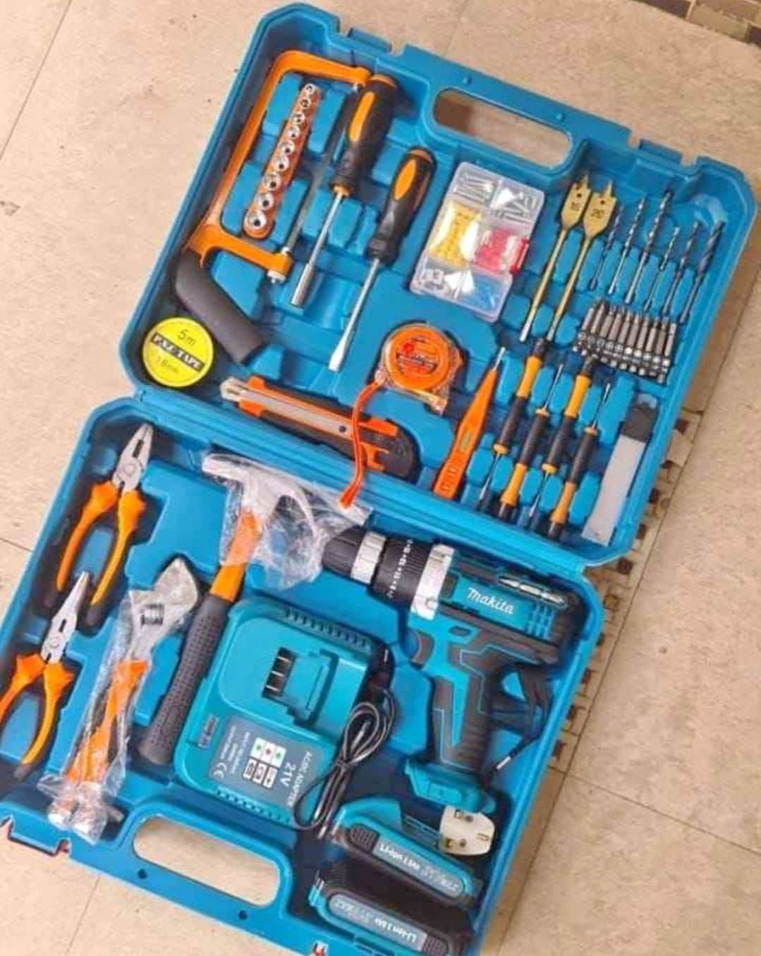 MAKITA 36 VOLTS CORDLESS DRILL SET - Powerful DRILL gives out 4800 RPM with No load speed, Forwards and reverse functions.