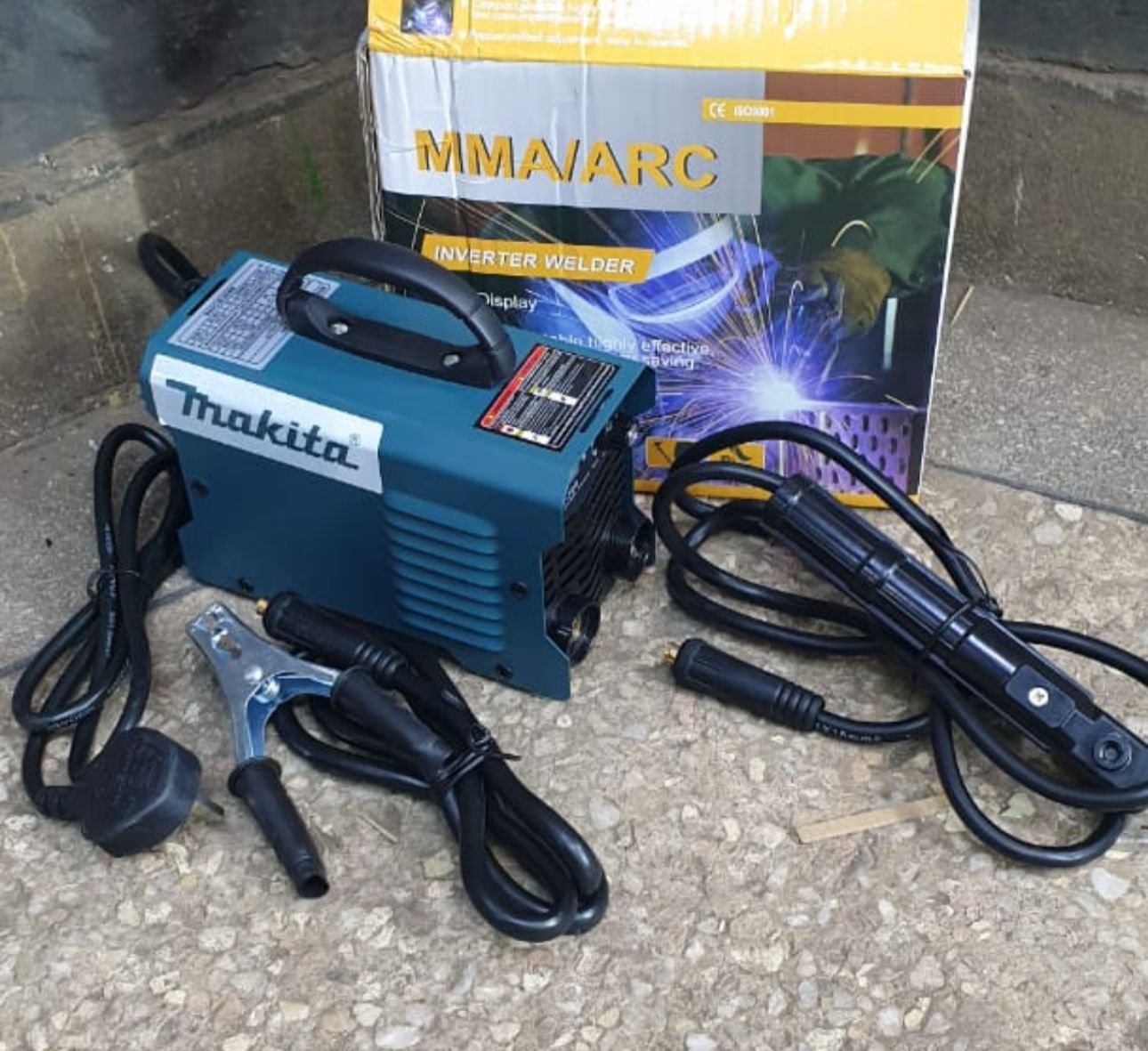 Makita Accessories 300Amps Heavy Duty Inverter Welding Machine - Advanced IGBT inverter technology, stable performance, 85% working efficiency, small no-load lose, easy to use, convenient to carry.