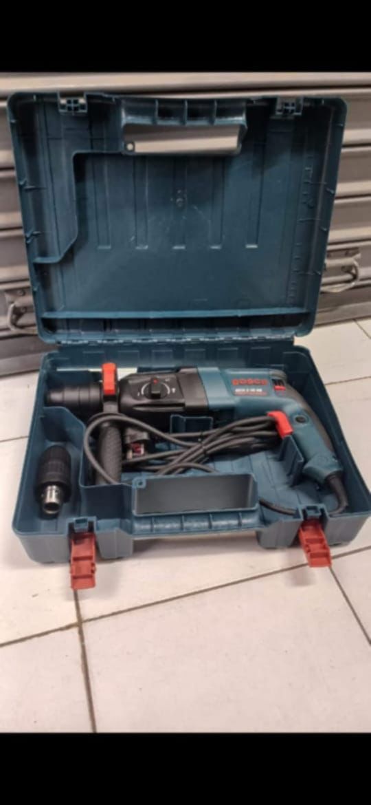 Bosch Professional Rotary Hammer Drill – Heavy-Duty Performance for Concrete & Masonry