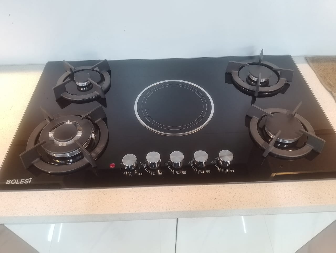 Bolesi 4+1 Gas Hob Cooker – 4 Gas Burners + Infrared Electric Plate, Wok Burner & Gas Sensor | Tempered Glass Inbuilt Hob