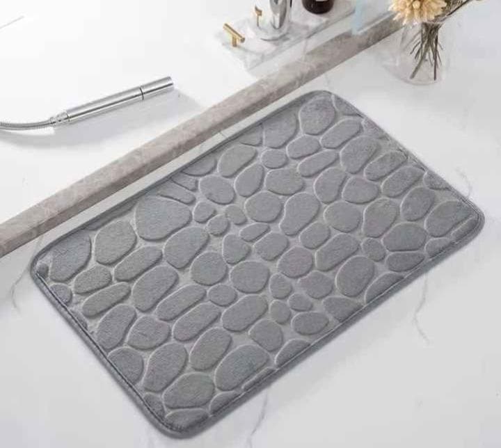 HIGH QUALITY LUXURIOUS SOFT DOOR/BATHROOM MAT SIZE 46CM *76CMomfortable foot, very soft foot, can relieve foot pressure.
Instantaneous super absorbent water can be dried immediately without repeated w