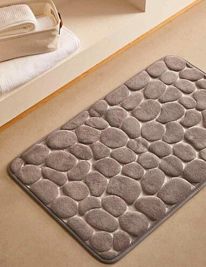 HIGH QUALITY LUXURIOUS SOFT DOOR/BATHROOM MAT SIZE 46CM *76CMomfortable foot, very soft foot, can relieve foot pressure.
Instantaneous super absorbent water can be dried immediately without repeated w