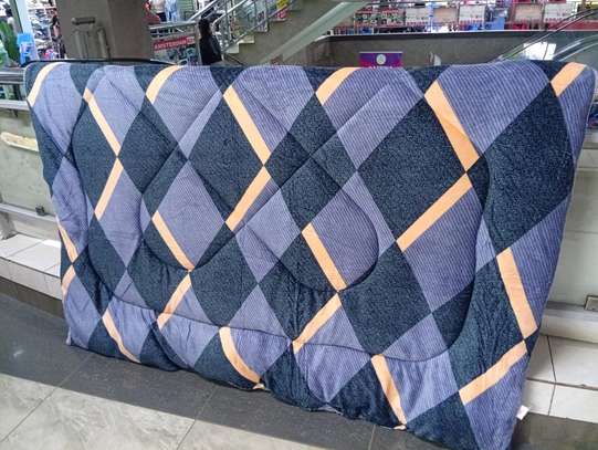 5*6 Super Soft & Warm Heavy Single Woolen Duvet.The Woolen blanket is soft, durable and luxurious to touch. With this you will have a very peaceful sleep.
