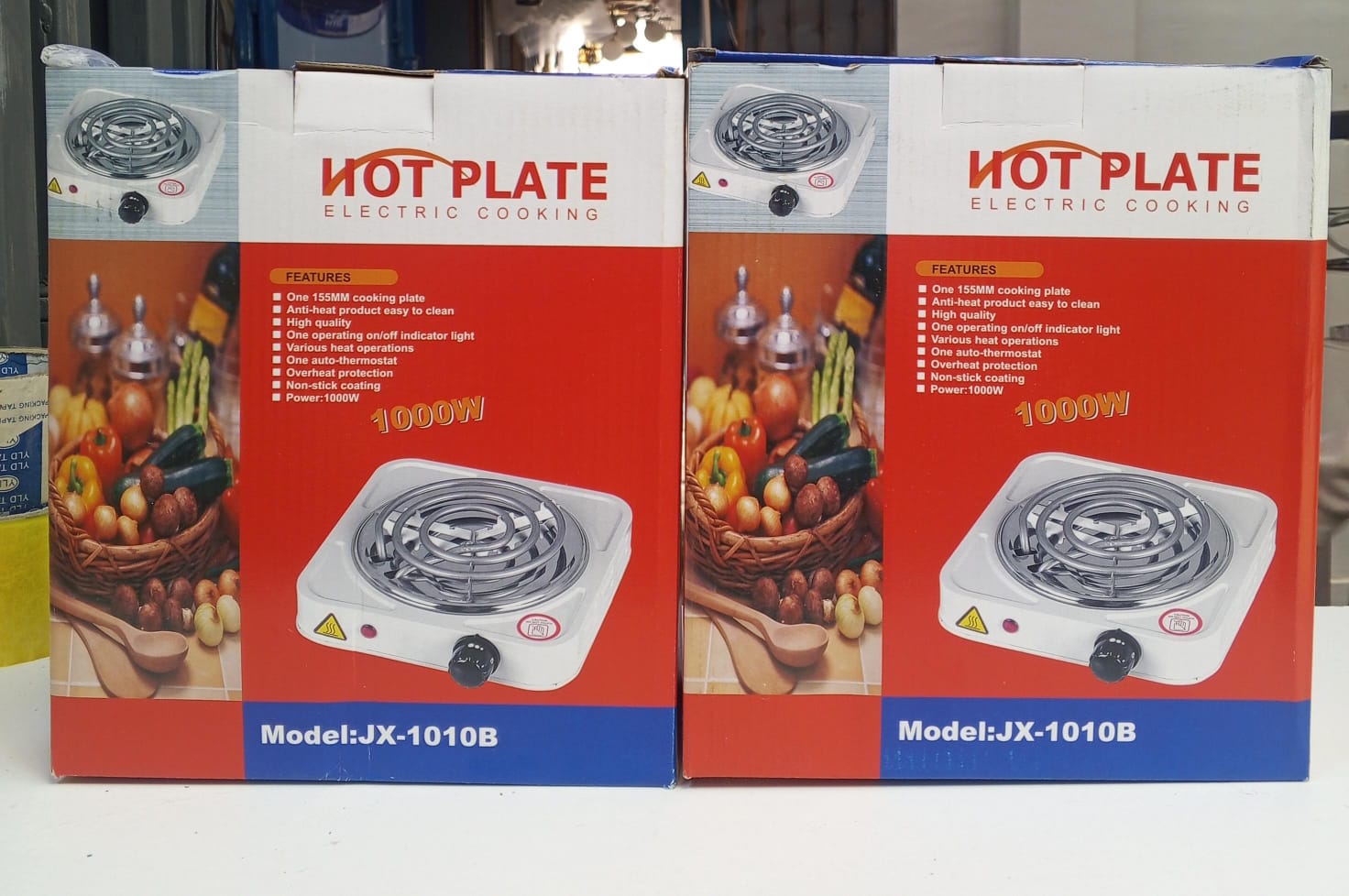 Hot plate . Made from stainless steel or enamel-coated metal, it offers long-lasting durability and effortless cleaning thanks to its drip pan and removable coil