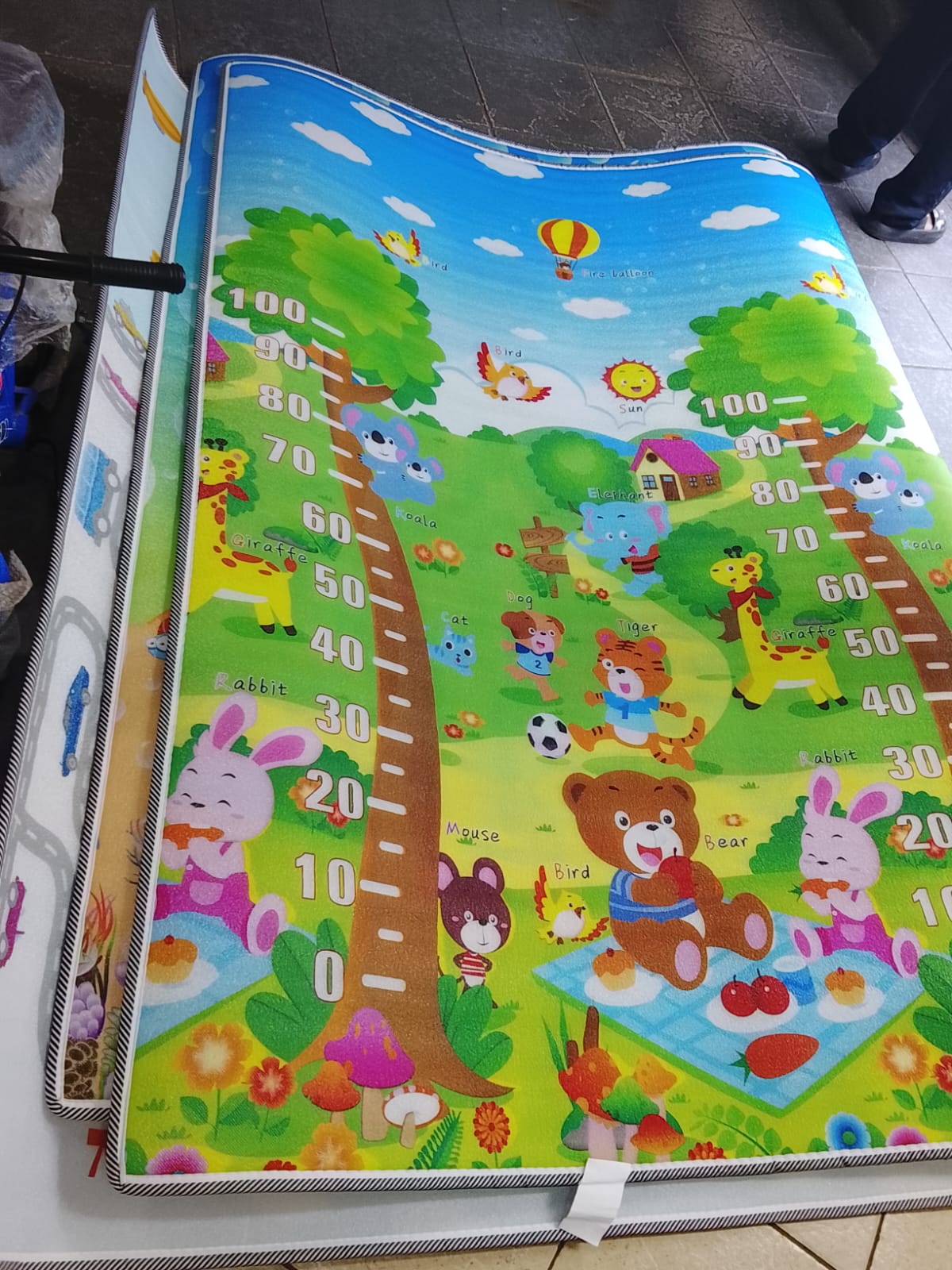 Baby playmat Give your little one a safe, comfortable, and fun play area with this double-sided printed crawling mat. Designed for babies, toddlers, and kids, it features colorful cartoon patterns tha