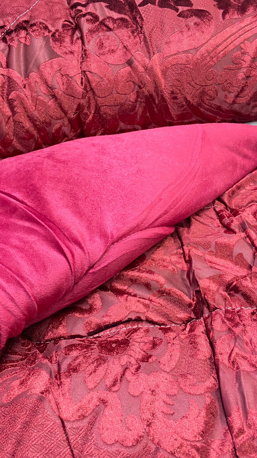DUVET SET. 4 Pc 6*7 Silk Fluffy Duvet Blanket Set. 1 pc duvet, 1 pc bedsheet, 2 pcs pillow cases. Beautifully designed, Durable and luxurious, Covers your bed, Fade resistant, Exceptionally soft