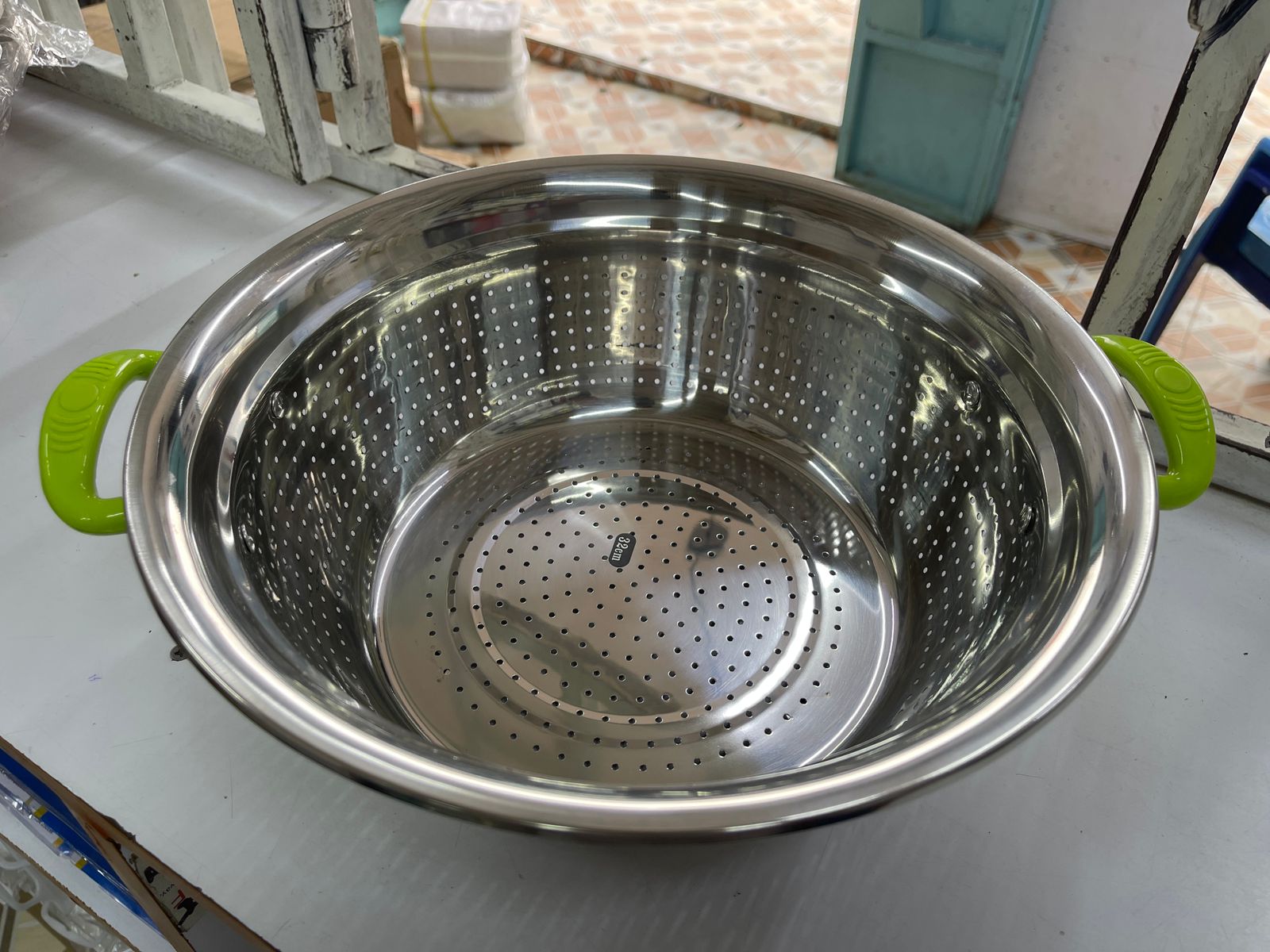 Steel washing sieve For rice, cereals, fruits, vegetables  24cm 
- Made of food-grade stainless steel, durable, heat-resistant and durable.

- Fine mesh strainer, ideal as a strainer for washing fruit