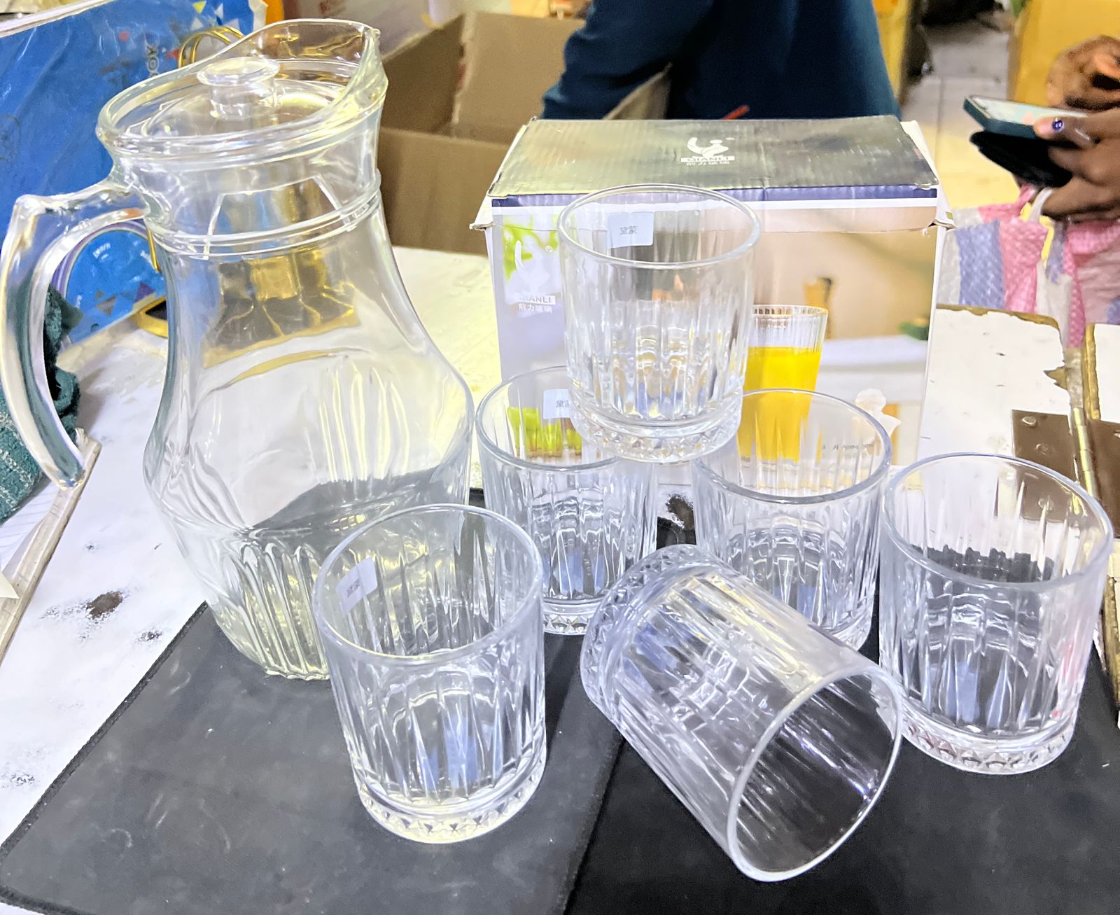6 pcs glass and glass jur 1.8 L High Quality 6 Glasses and one Jug
Drink ware type: Wine glass
Material: Glass
Dishwasher safe