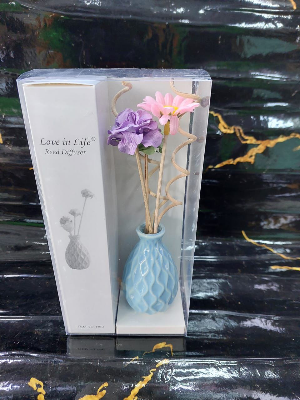 Decorative flowers &ceramic vase Reed diffuser  with 50ml long lasting  essential oil Available IN 6 scents, LAVENDER, LILY, OCEAN, ROSE, JASMINE & LEMON