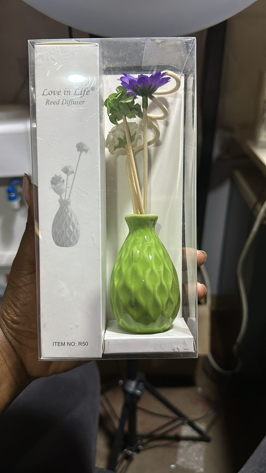 Decorative flowers &ceramic vase Reed diffuser  with 50ml long lasting  essential oil Available IN 6 scents, LAVENDER, LILY, OCEAN, ROSE, JASMINE & LEMON