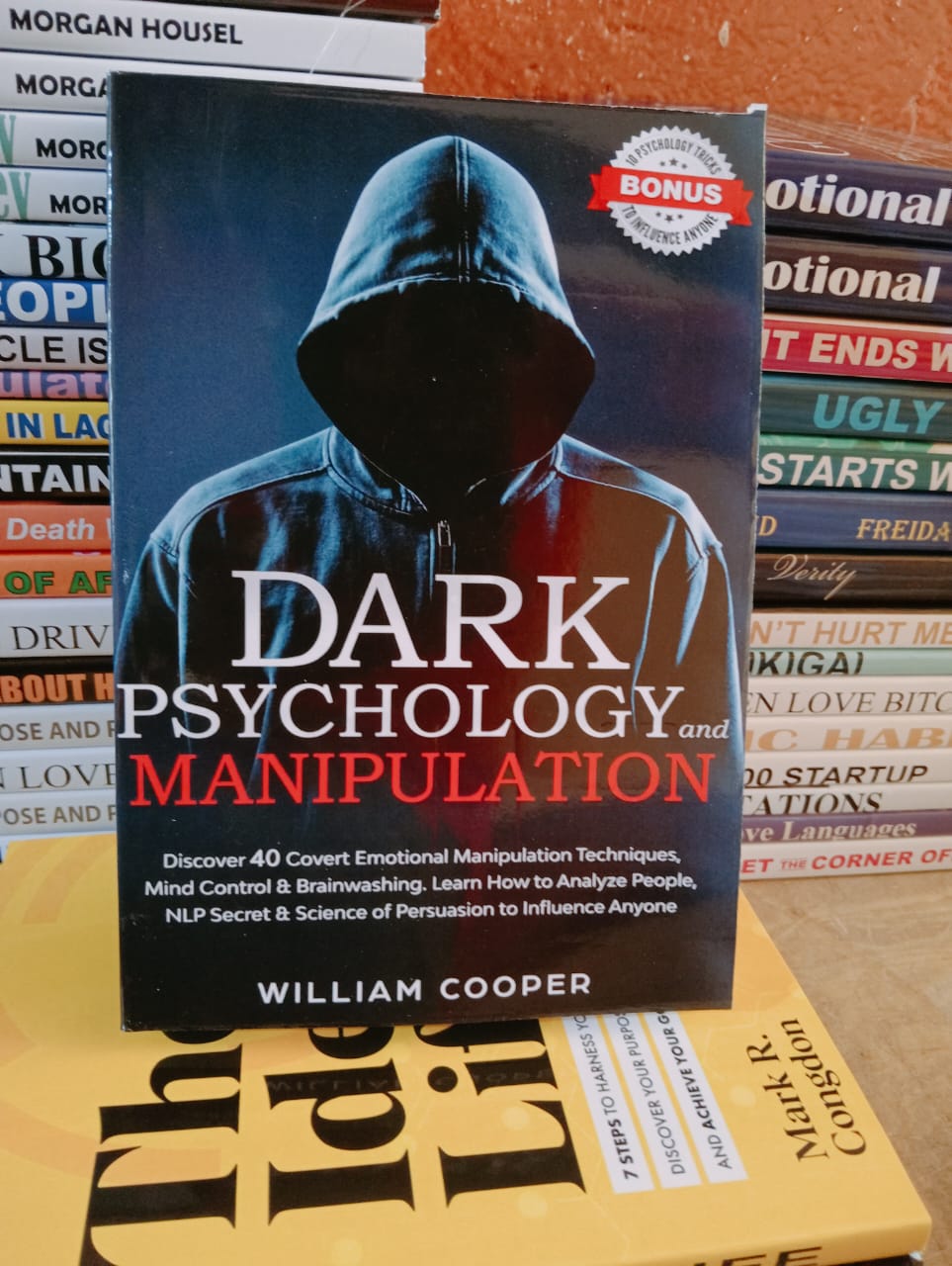 Dark Psychology and Manipulation: Dark Psychology and Manipulation: Discover 40 Covert Emotional Manipulation Techniques, Mind Control & Brainwashing. ... Body Language Human Behavior, Gaslight)
