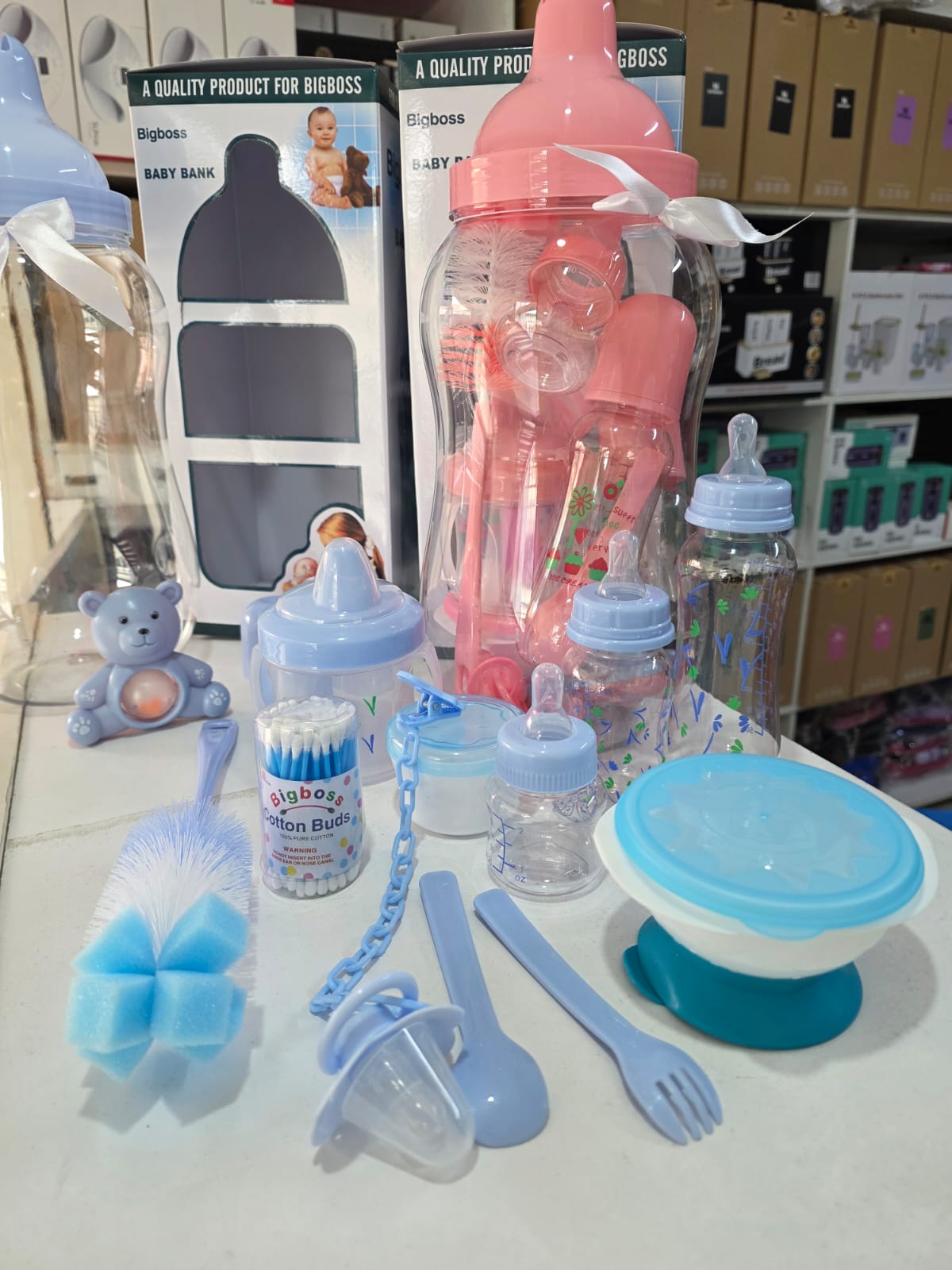 🥭New Arrivals 🥭 11pcs Baby care kit 
 Includes: 
 ✓80Z Feeding bottle 
 ✓40Z feeding bottle 
 ✓20Z Mini feeder 
 ✓Spoon& fork 
 ✓suction bowl with lid 
 ✓Training cup with cotton buds 
 ✓Storage bo