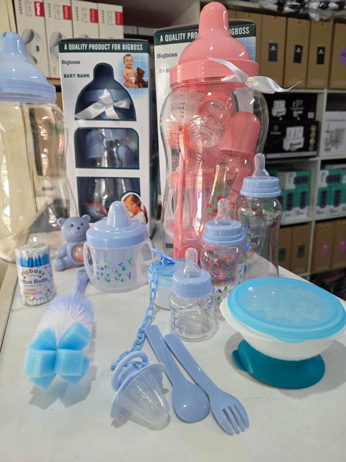 🥭New Arrivals 🥭 11pcs Baby care kit 
 Includes: 
 ✓80Z Feeding bottle 
 ✓40Z feeding bottle 
 ✓20Z Mini feeder 
 ✓Spoon& fork 
 ✓suction bowl with lid 
 ✓Training cup with cotton buds 
 ✓Storage bo