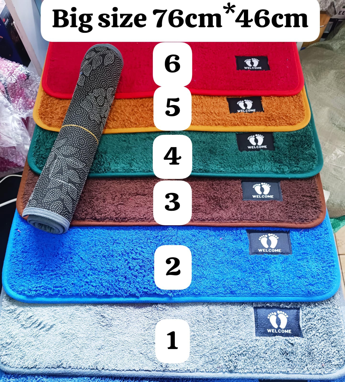 Super Absorbent Fluffy Door/Bathroom/Bedroom Mat-Maroon, The feet are very soft and comfortable, super absorbent, anti-skid and not easy to move.
Surface fluffy, comfortable foot, very soft foot, can