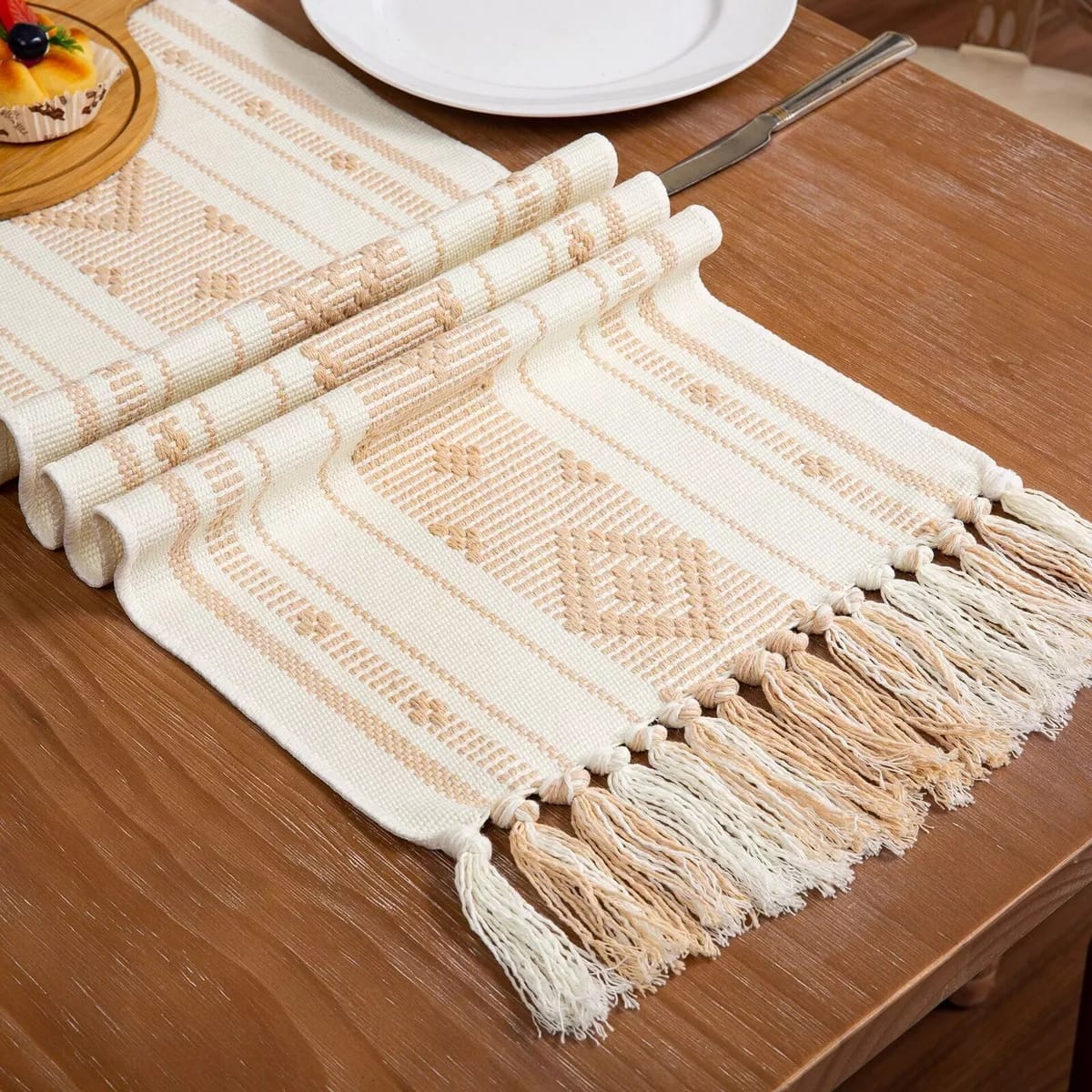 Generic Woven Table Runner Woven table runner Dimensions:Designed to complement any décor, this versatile runner adds a touch of sophistication to casual or formal settings. Its breathable fabric ensu
