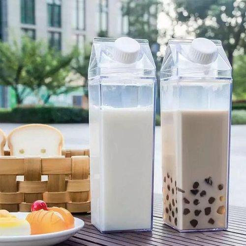 MILK CARAFFE. 1 ltrs Acrylic Milk/liquid storage container, BPA-free, addressing health concerns associated with certain plastics. The water bottle is also described as leakproof, preventing spills.