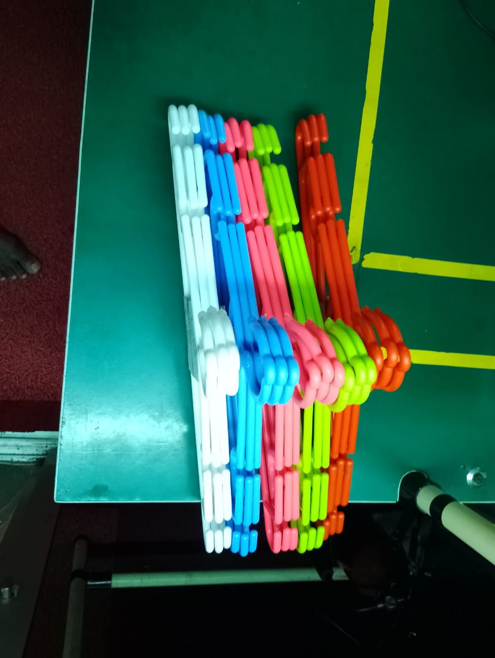 plastic hungers 12pcs set