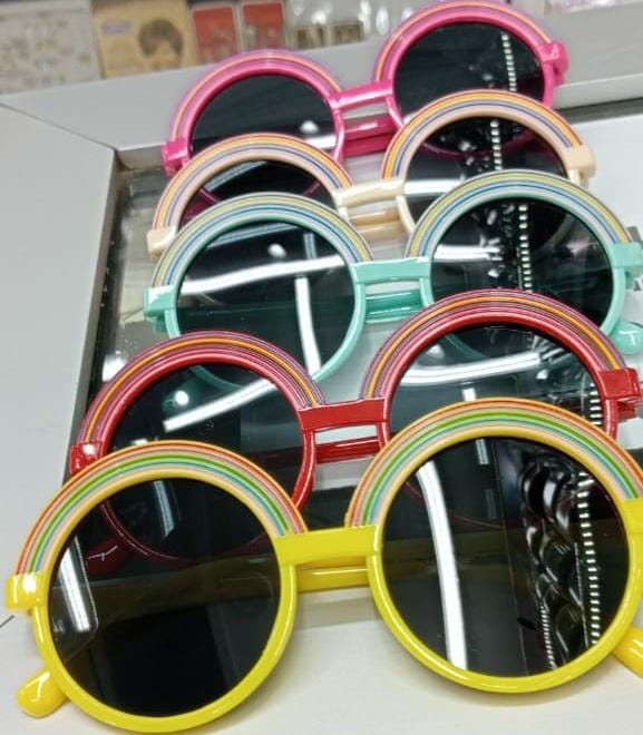 Fashion Kids Sunglasses Children Boys Girls Classic Vintage Retro Shades Black 100% and high quality Highlight the personality of the -garde taste Designed by UV protection, featuring UV400 technology