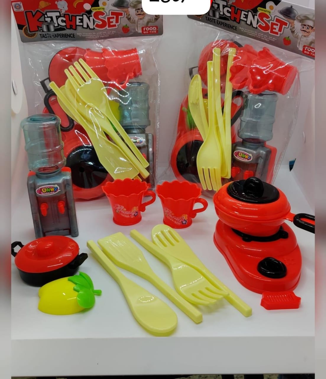 DISCOVER THE BEST GIFT TO YOUR KIDS KITCHEN PLAY TOOL TOYSyour child loves pretending to be a chef or wants to have fun in the kitchen in a safe place, the Small World Toys toddler cooking set is perf