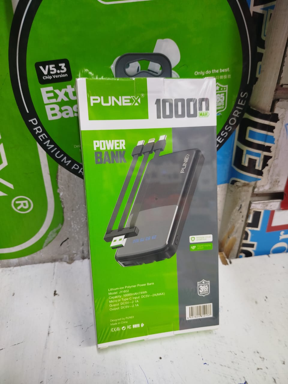 PUNEX 10000MAH POWERBANK Lithium-ion:   Lithium-Ion batteries have a higher energy density, i.e. they can store more electrical charge in a given size or volume, and are cheaper to manufacture, but th